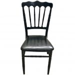 כיסא נפוליאון מרופד בצבע שחור